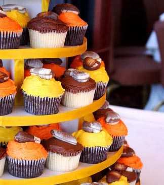 beach-themed-wedding-cupcake