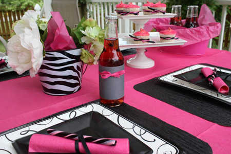 divine-pink-and-black-table-decor21